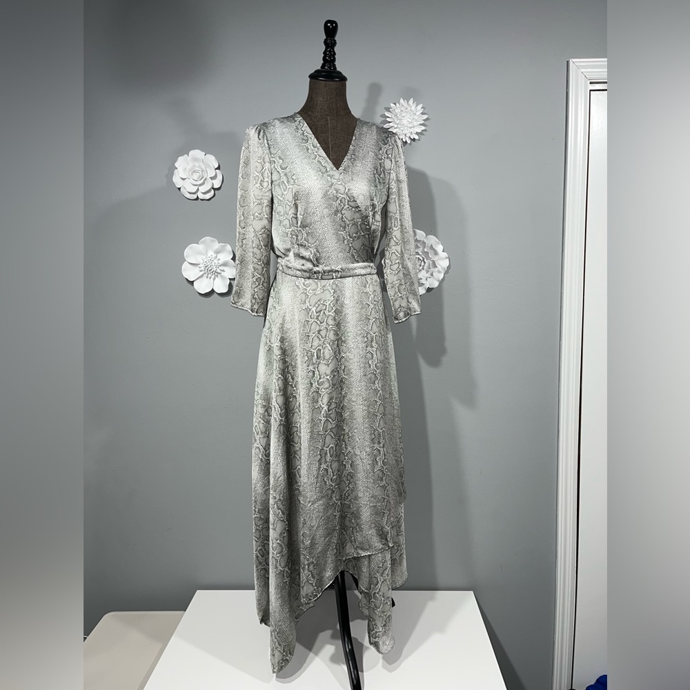 BCGBMaxAzria wrap dress